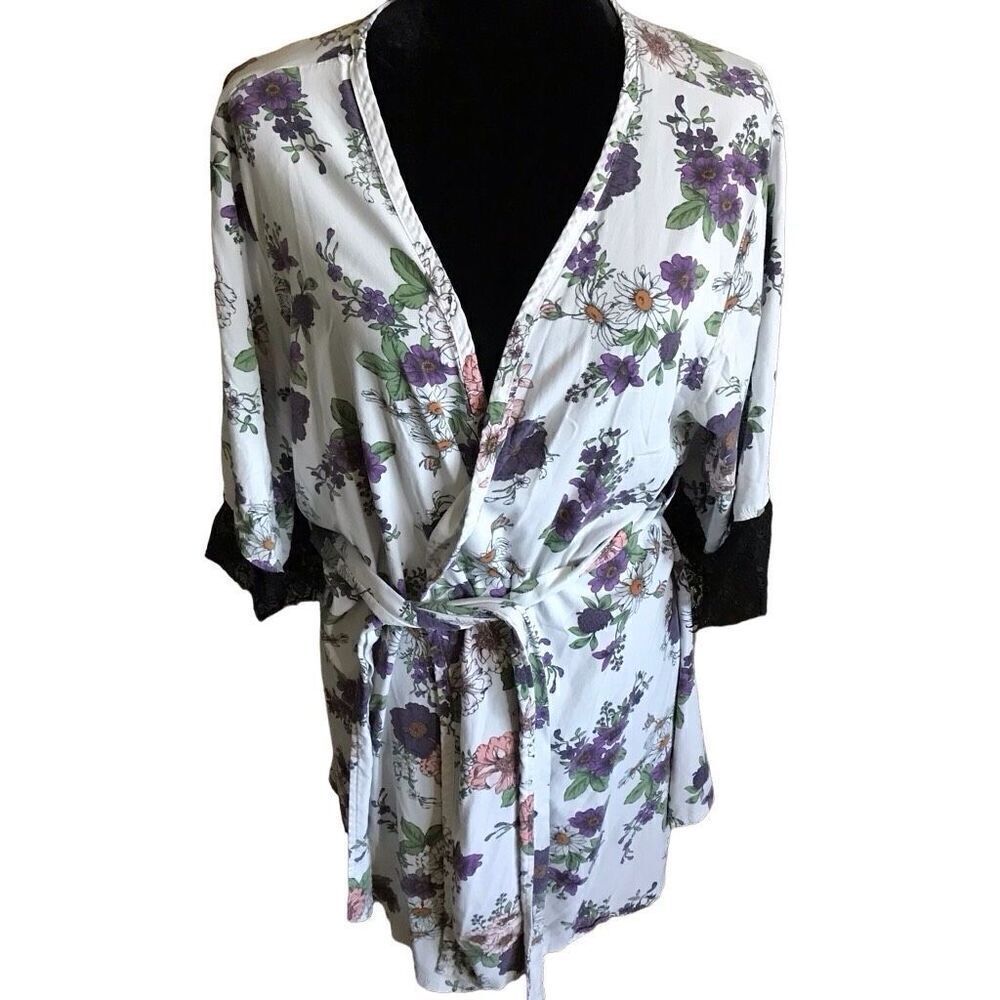 Torrid Robe plus Size 1/2 = 1X/2X lace trim sleeves shrug cover up white